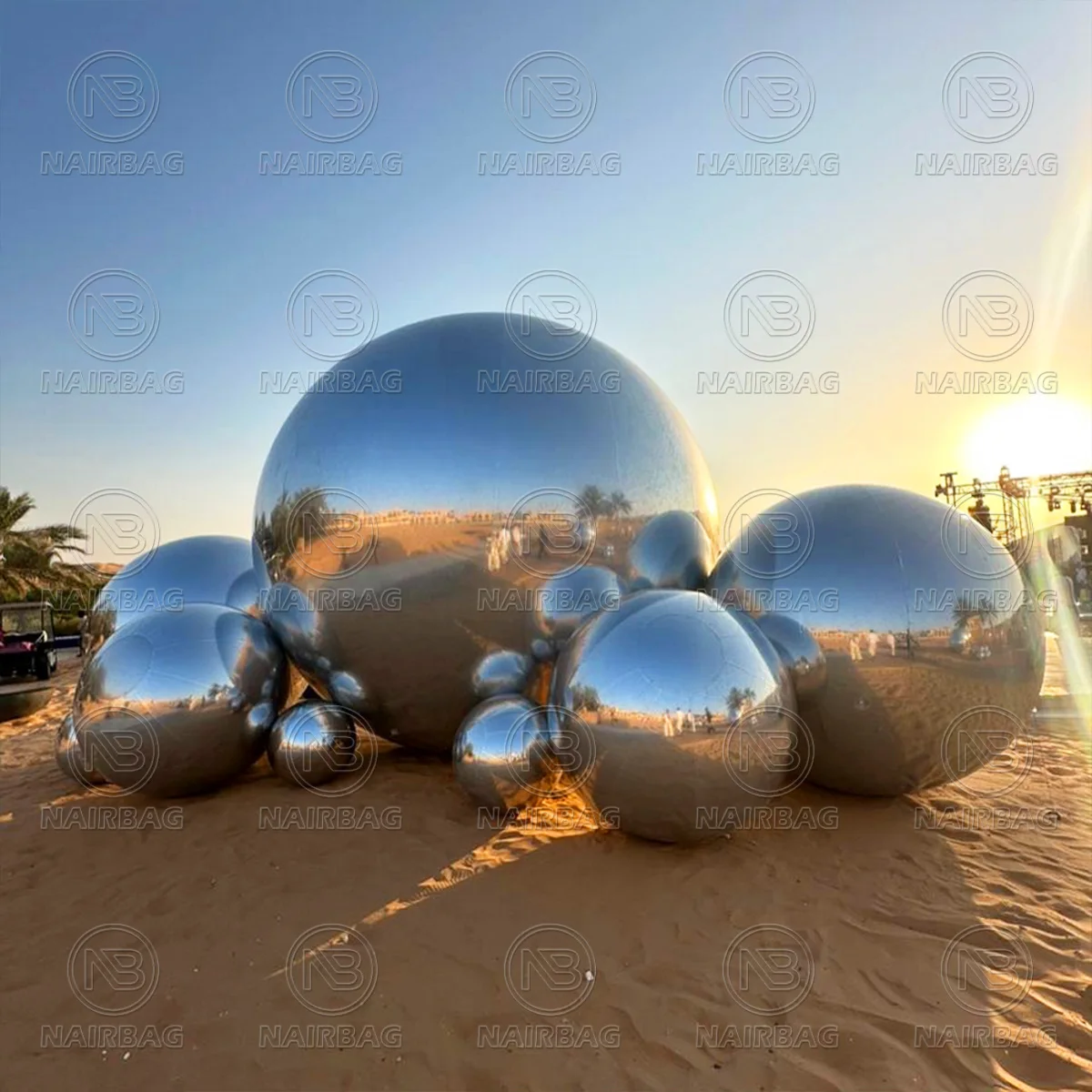 Nairbag Srebrna Dmuchana Kula Lustrzana Pływająca Duża Błyszcząca Kula Dwuwarstwowa PVC Złota Balonowa Kula Lustrzana na Dekoracje Świąteczne