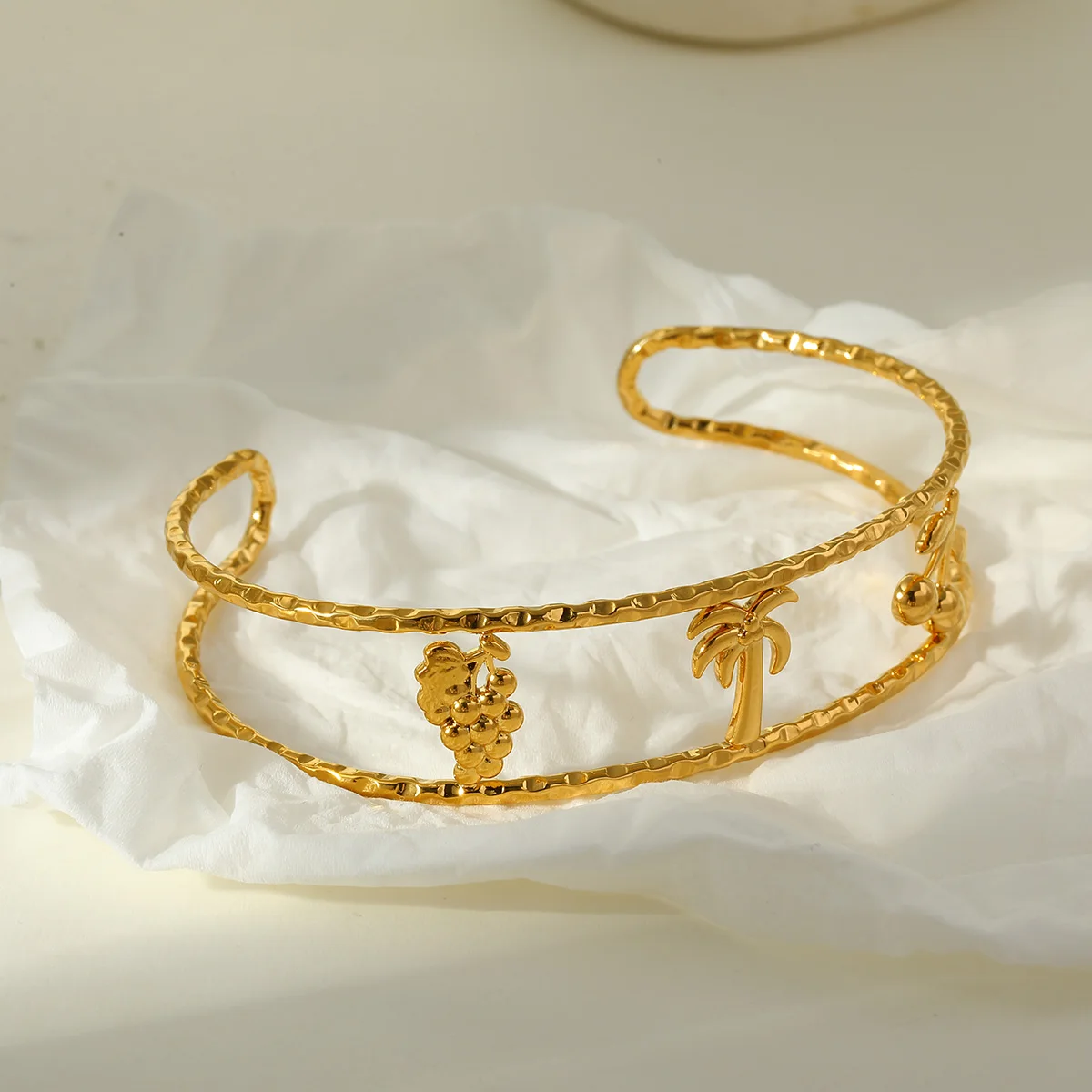 

Vintage Stainless Steel Women Bangles Fashion Hollow Out Bangle Tree Cherry Grape High Quality Pastoral Bracelet Jewelry Gifts