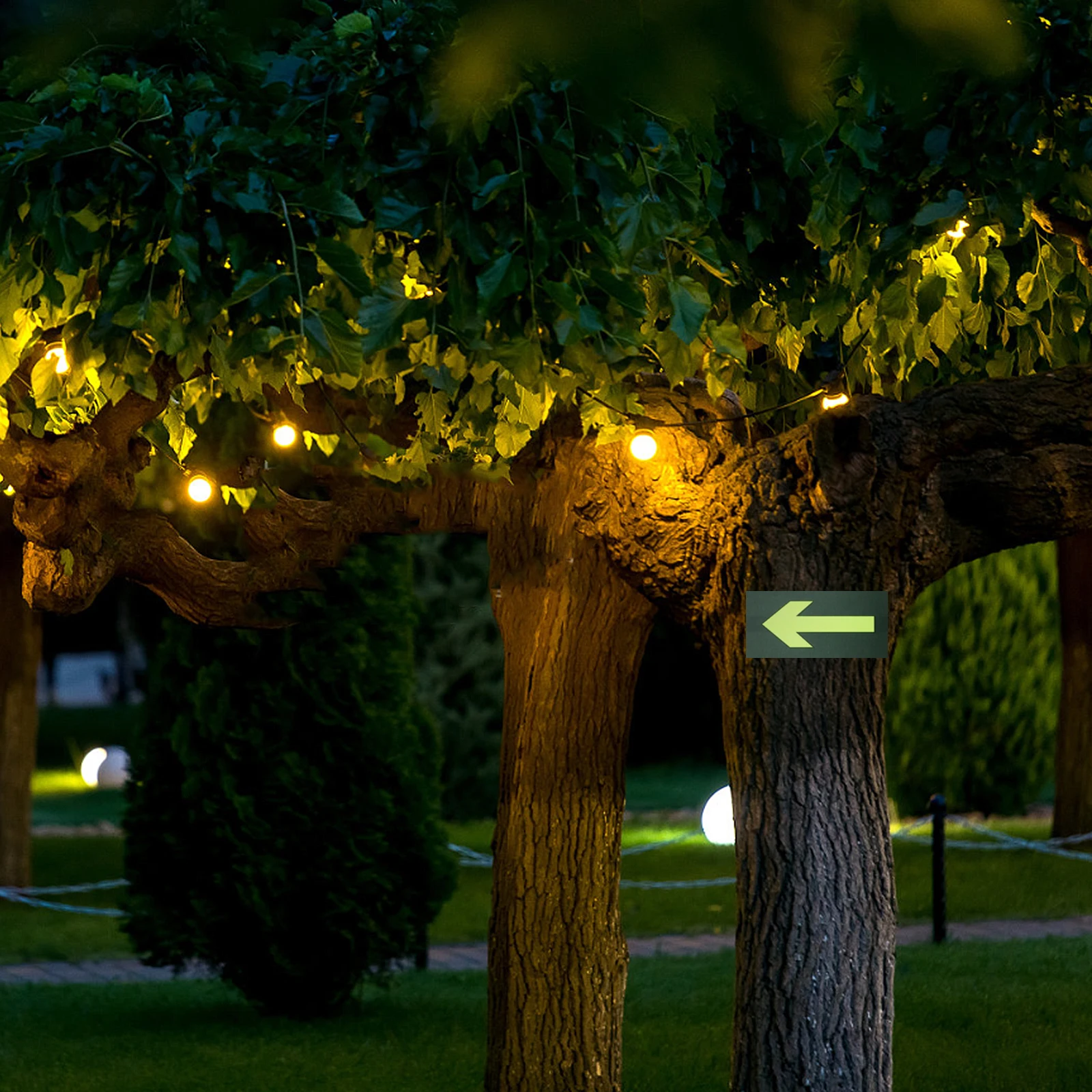 10 Pcs Glow in Dark Safety Sign Reflective Stickers Camping Trail Markers Directional Arrow Signs Easy Installation Weather