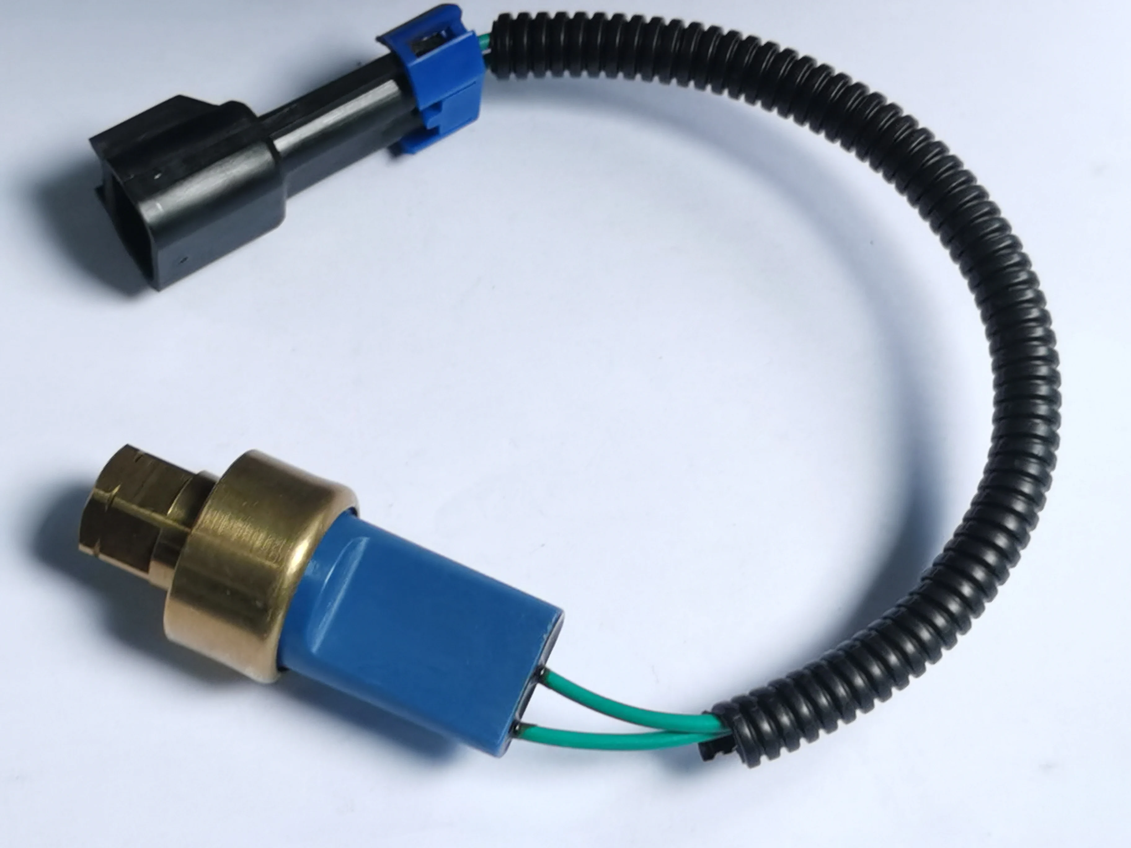 

Реле низкого давления Navistar — Volvo 3966805, Navistar 2501257C1, индекс 8040178, Truck Air 11-0831, Mei 8040178P