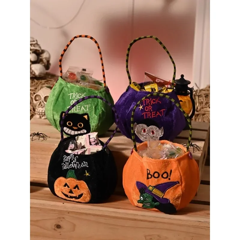 Halloween Candy Bag, Decorative Hand Pumpkin Bag Kindergarten Children's Candy Scene Arrangement Gift Bag