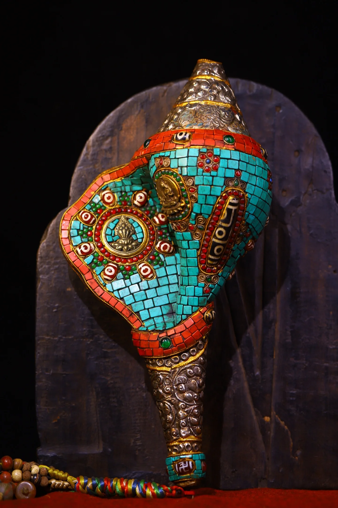 

19"Tibetan Temple Collection Old Natural Conch Mosaic Gem gZi Beads Turquoise Shakyamuni 5 Buddha Buddha Conch Worship Hall