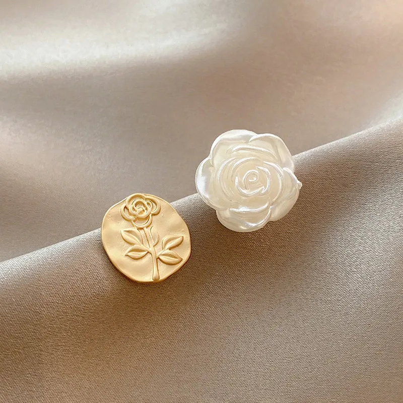 Korean Asymmetric Flower Earring Imitation Pearl Rose Stud Earrings Elegant Cheap Earring For Woman Wedding Fashion Jewelry Gift