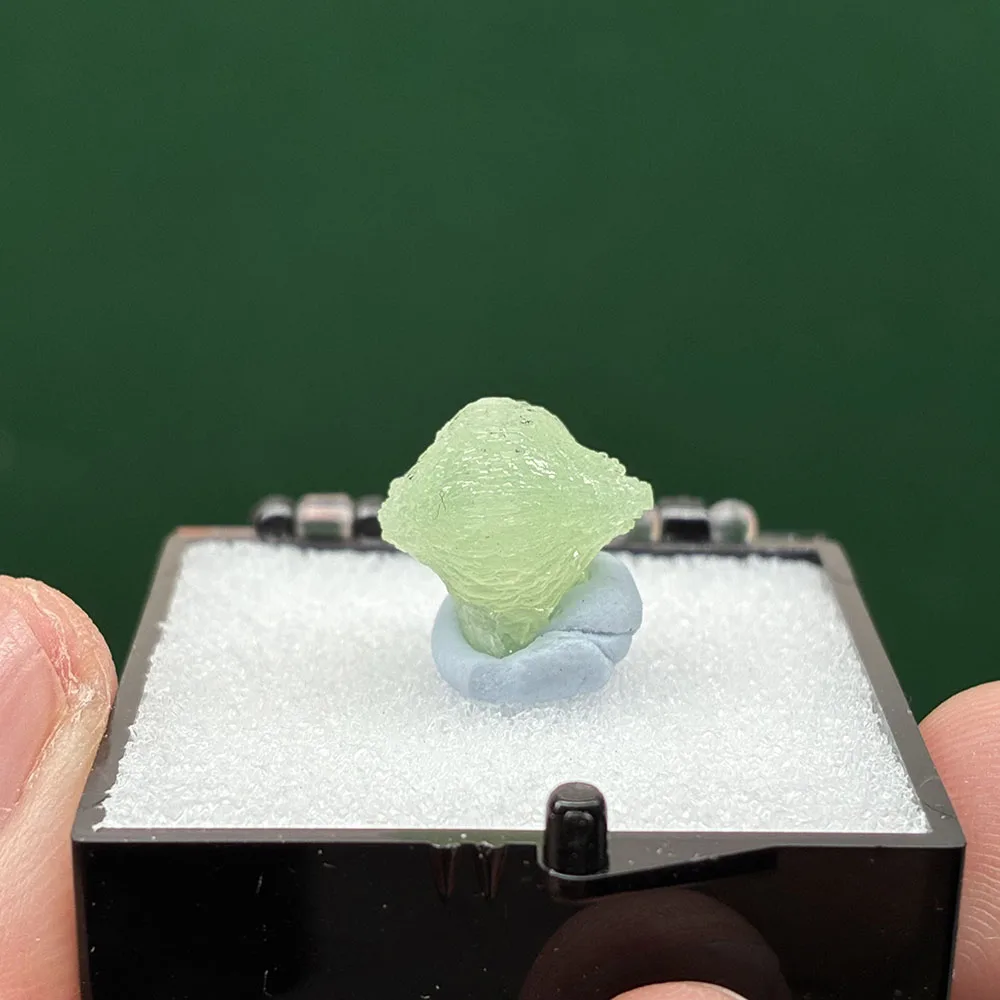 A1-4B 10-15mm 100% Natural Prehnite Green Mineral Stones And Crystals Teaching Specimen yun nan province CHINA Box size:35*35*35