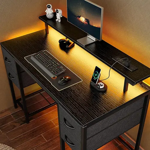 Bureau d'ordinateur 47 H avec 4 tiroirs, bureau de jeu avec lumières LED et prises de courant, bureau à domicile avec grand espace de rangement pour
