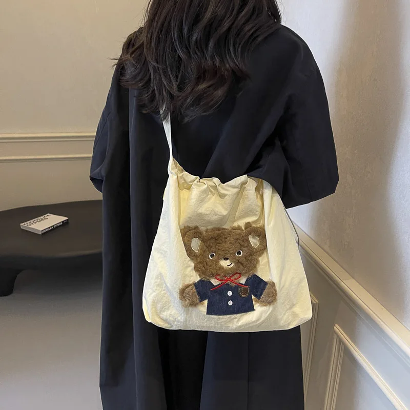 ใหม่น่ารักปักศิลปะผ้า Drawstring Tote ผู้หญิงขี้เกียจสไตล์ขนาดใหญ่ความจุ Commuter กระเป๋าไหล่เดี่ยว