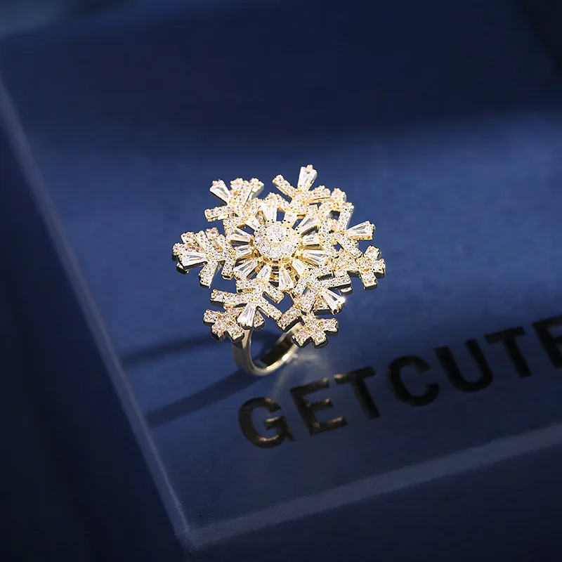 

An adjustable double-layer full zirconium setting snowflake ring that can rotate when the time comes