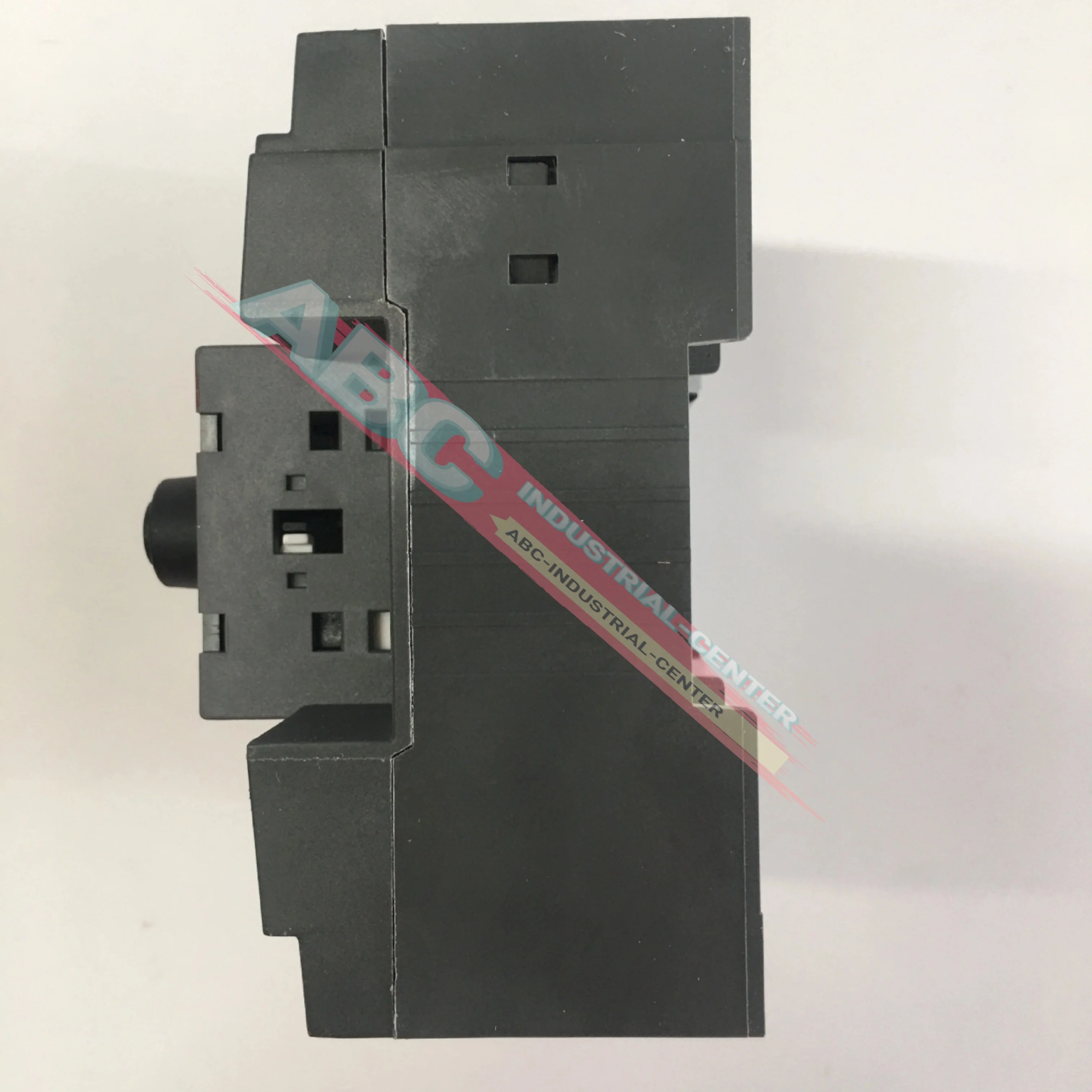 

New OT125F4N2 1SCA105051R1001 in box OT125FT3 1SCA105060R1001 Isolating switch