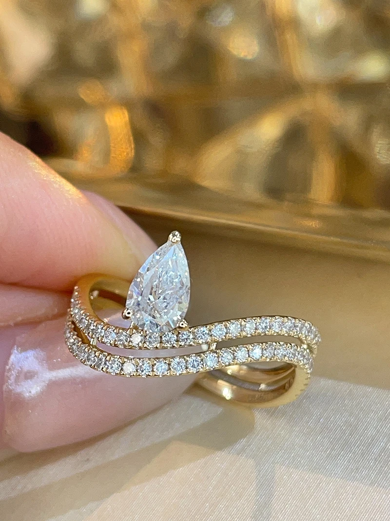 LUOWEND 100% 18K Yellow Gold Rings Luxury Design Real Natural Diamond Engagement Ring for Women Senior Banquet Fine Jewelry
