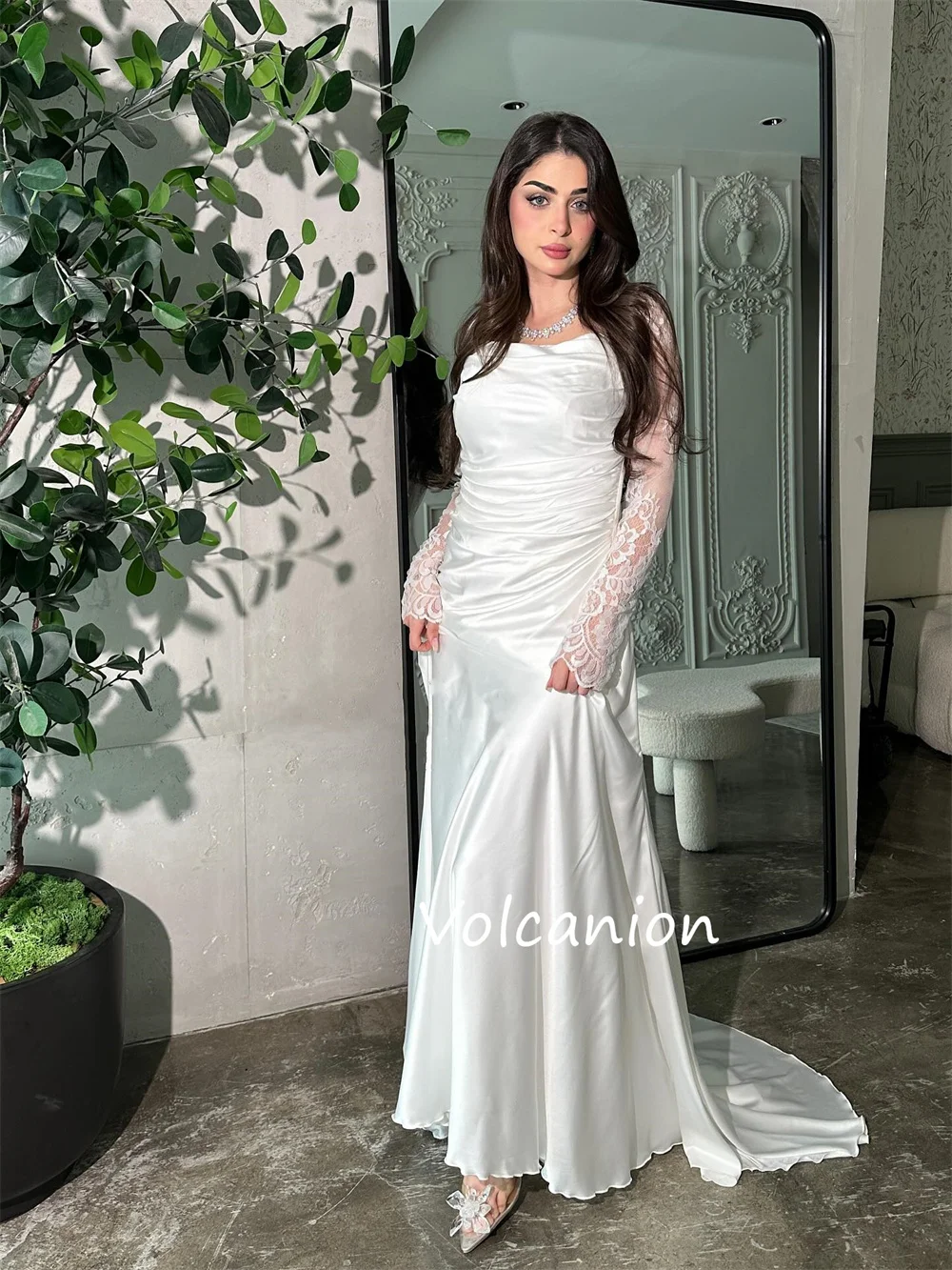 تخصيص عالية الجودة Charmeuse الطية البوق مغرفة الرقبة فساتين متوسطة الطول مناسبة مخصصة كلاسيكية رائعة