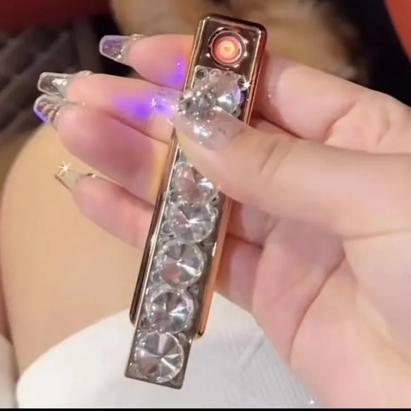 

USB Алмазная зажигалка с инкрустацией из воды роскошное Красивое Освещение сигарета портативная беззвучная Дамская Подарочная зажигалка аксессуары для сигарет
