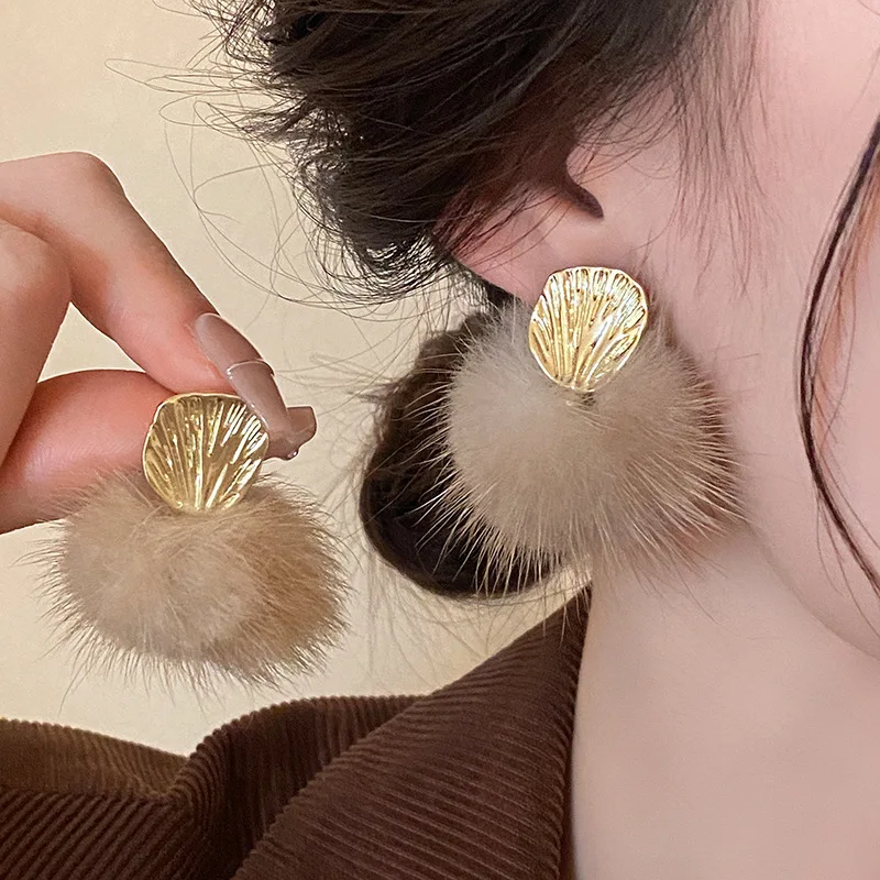 NISHIZAWA Retro Temperament Coffee Color Hair Ball Earrings Niche Fashion Design Earrings Cute Earrings