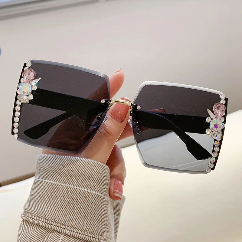 Fashion Oversized Square Sunglasses Women Luxury Brand Vintage Rimless Sun Glasses Diamond Decoration Eyeglasses UV400 Gafas