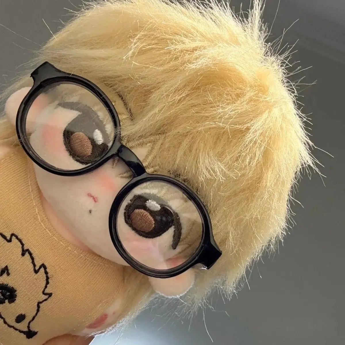 Wypchana 10cm Przystojny Chłopiec The8 Urocza Bawełniana Pluszowa Lalka Kreatywna Zawieszka do Plecaka lub Prezent Urodzinowy dla Dzieci i Dorosłych, Kolekcja dla Fanów