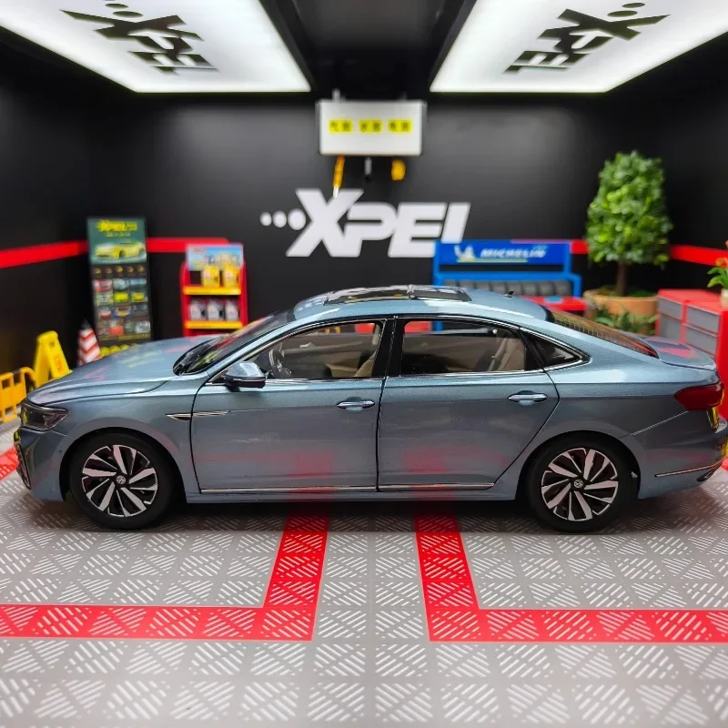 Diecast 1:18 Size VW Passat Model Car Passat Alloy Car Model Toys for Boys All Doors Open Collection Display Hobby