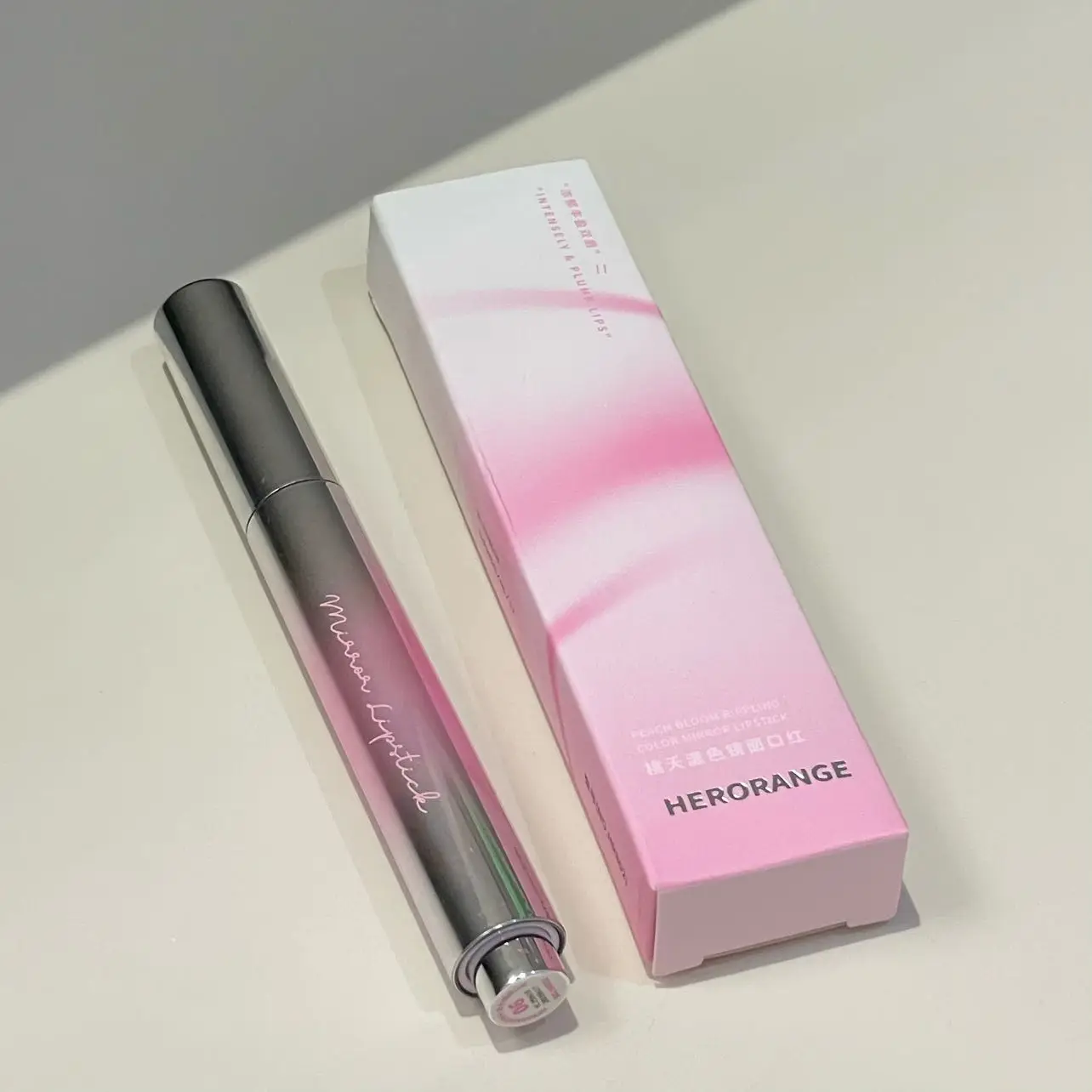 ลิปกลอสแบบกด Peach Blossom ให้ความชุ่มชื้นและเงางาม ติดทนนาน ไม่ซีดจาง ไม่ติดแก้ว สีสันสดใสเป็นพิเศษ ลิปกลอสเนื้อแน่น เครื่องสำอางสำหรับผู้หญิง เหมาะสำหรับการเดินทาง งานแต่งงาน บทบาทสมมติ ของขวัญวันวาเลนไทน์ ของขวัญวันคริสต์มาส