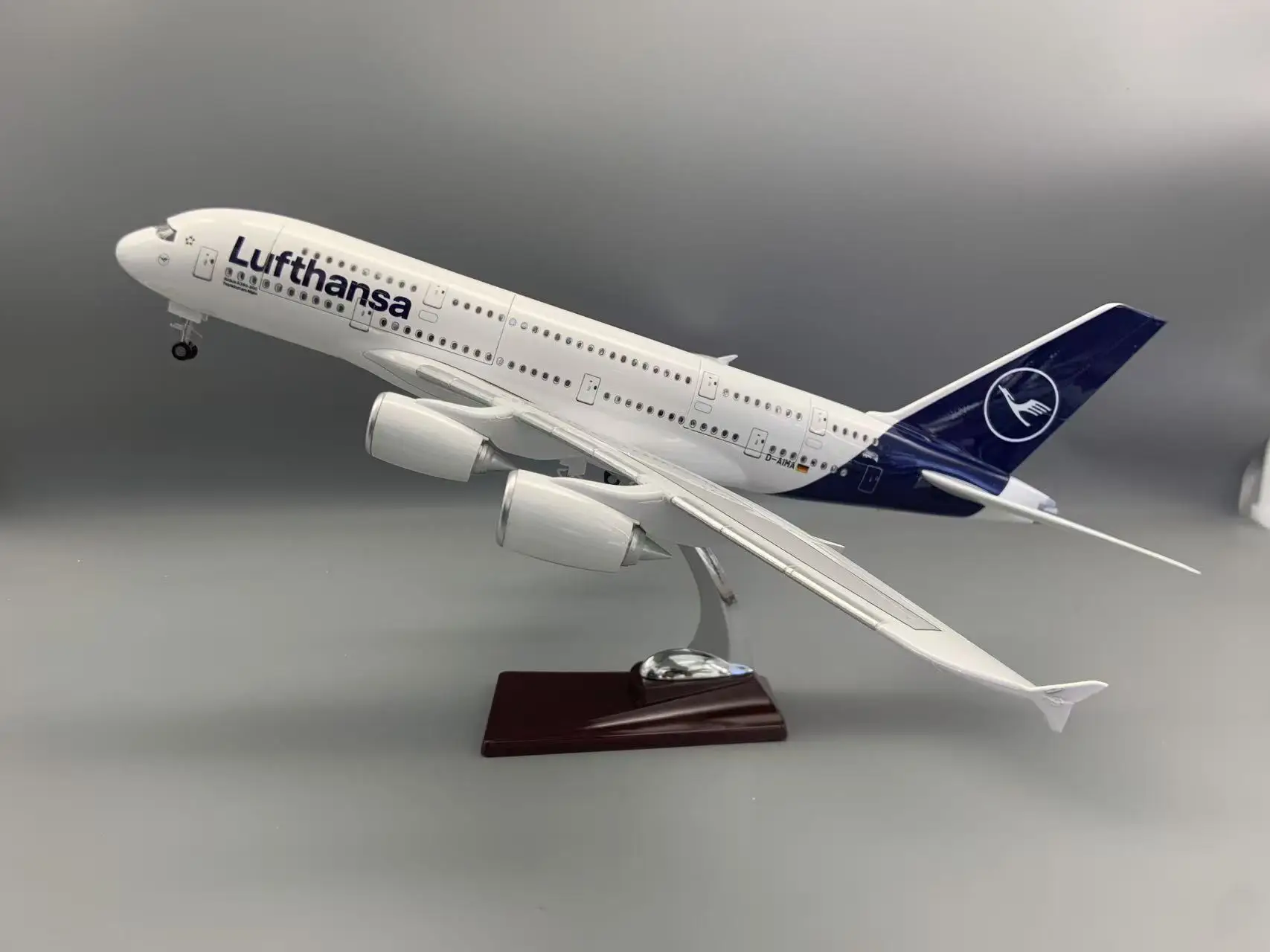 

47cm Lufthansa Airways A380 Model Airplane Resin Diecast 1/160 Scale Planes With LED Light Opened Hatch Cover Collection Display