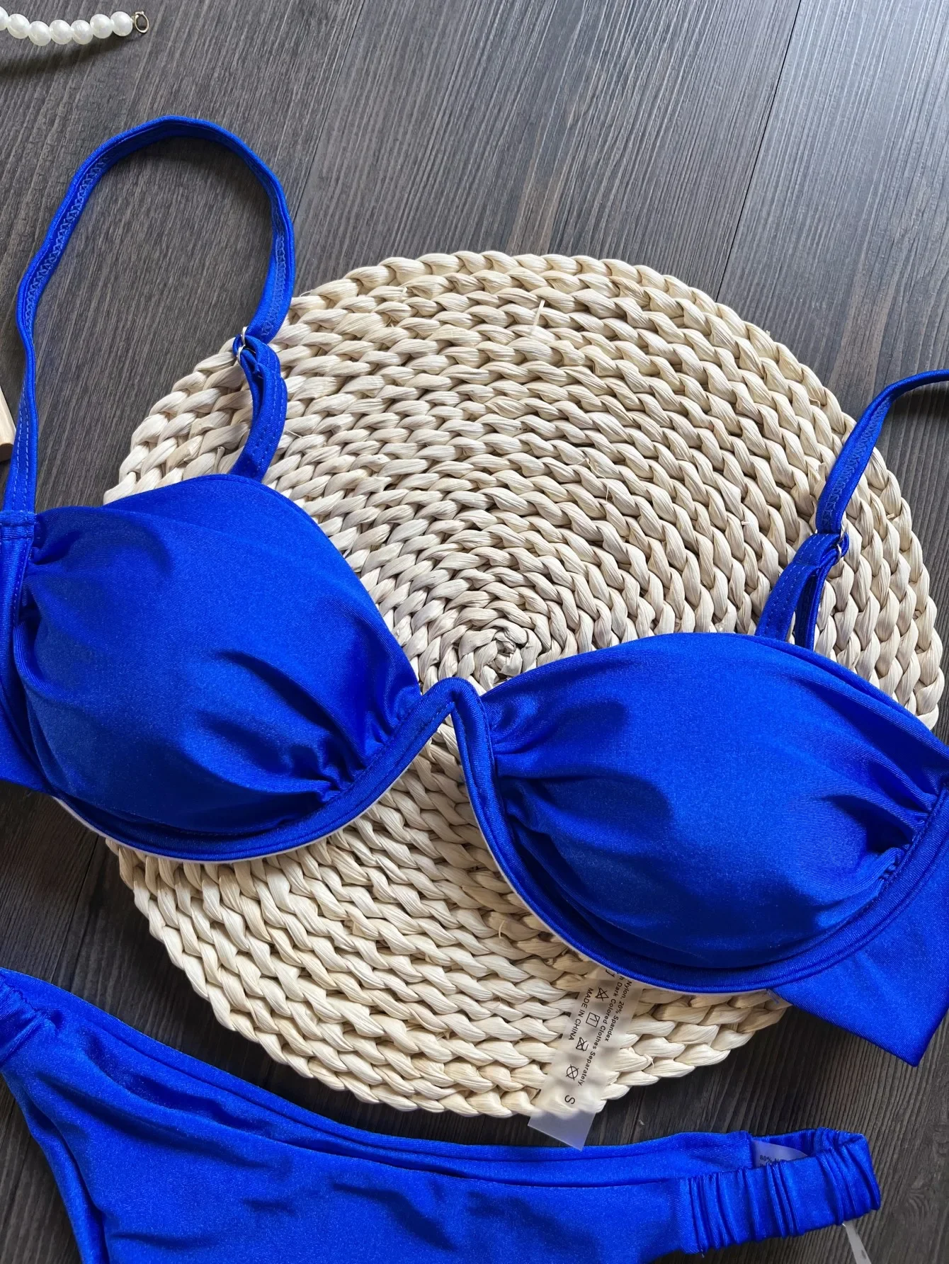 2025 ผู้หญิงร้อนบิกินี่ชุดว่ายน้ําใหม่ผู้หญิงสายเหล็กวงเล็บสีทึบชุดว่ายน้ํา