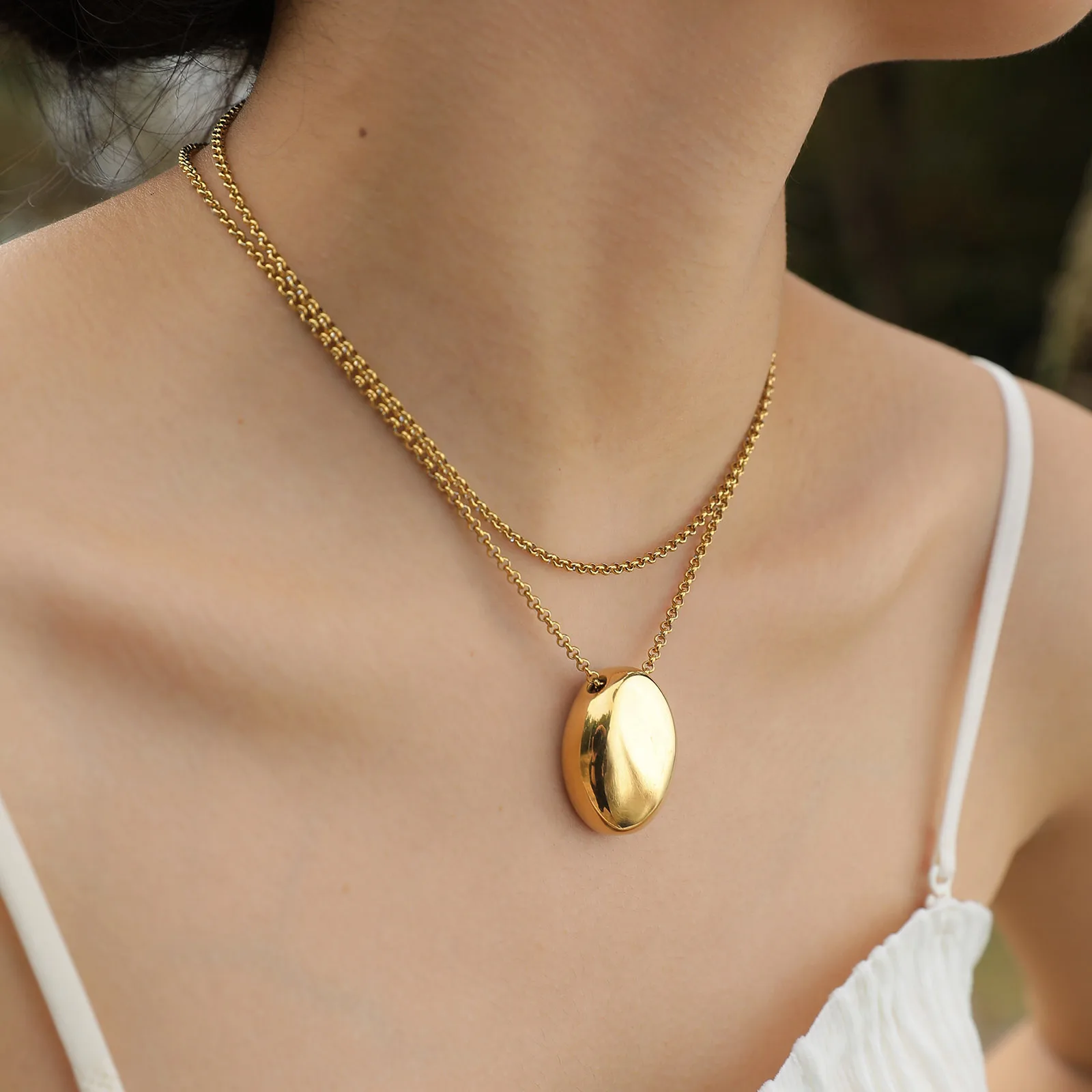 Vnox 75cm Long Necklaces for Women, Large Chunky Round Pendant, Minimalist Gold Plated Metal Collar