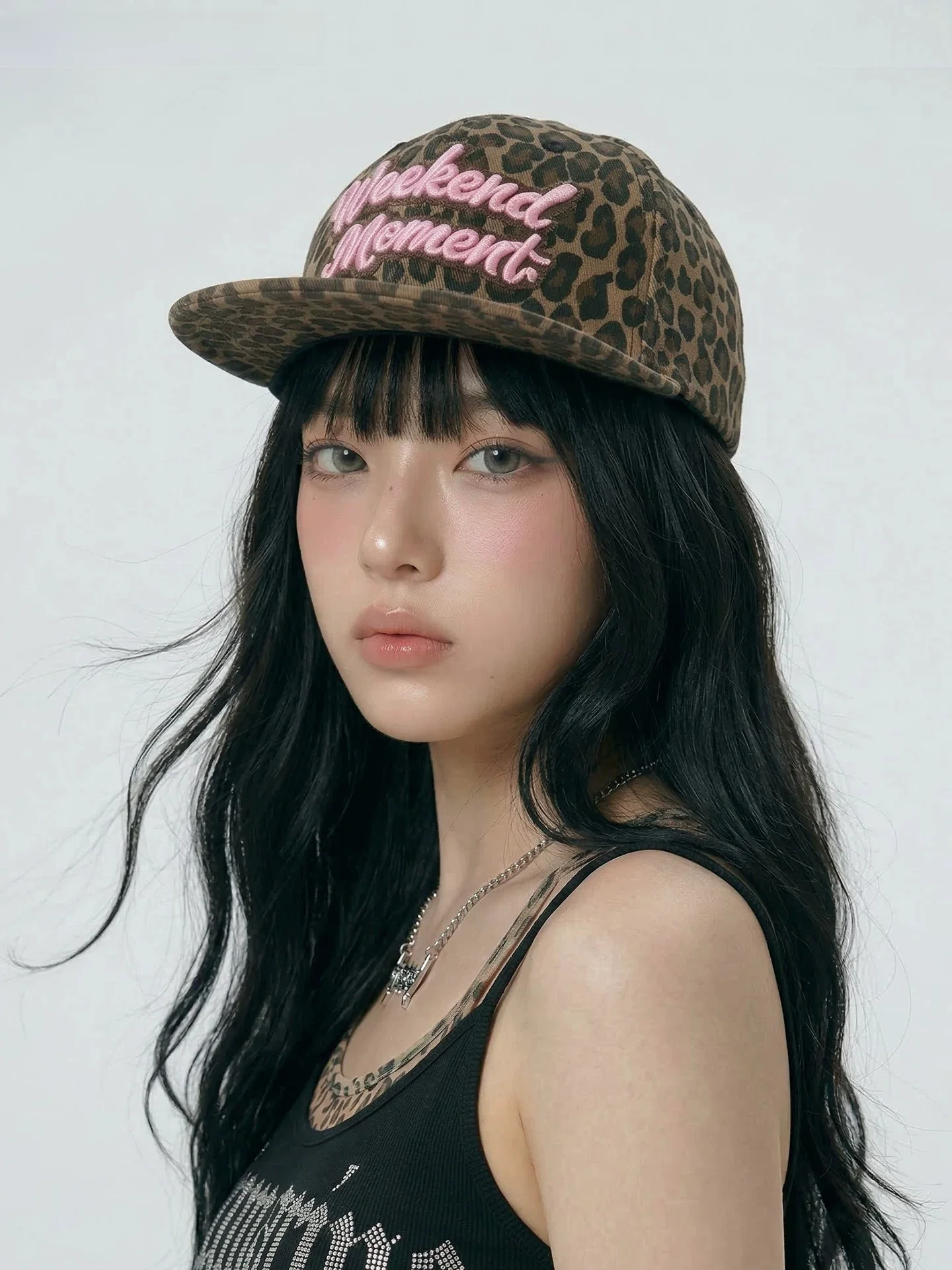 cappello-da-baseball-monstar-con-stampa-leopardata-e-ricamo-visiera-piatta-ampia-circonferenza-protezione-solare-effetto-snellente-per-il-viso