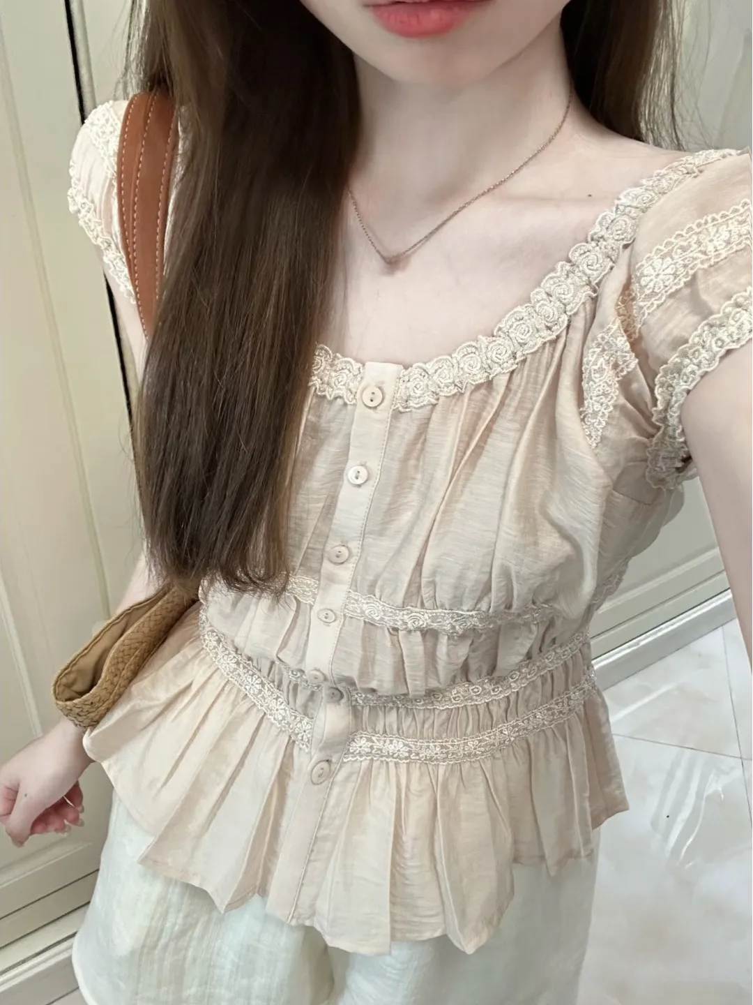 

Spring New Women's Short Sleeve Shirt Bony Lock Exposure Slim Fit Short Design Sense Single Button Korean Style Commute Wind