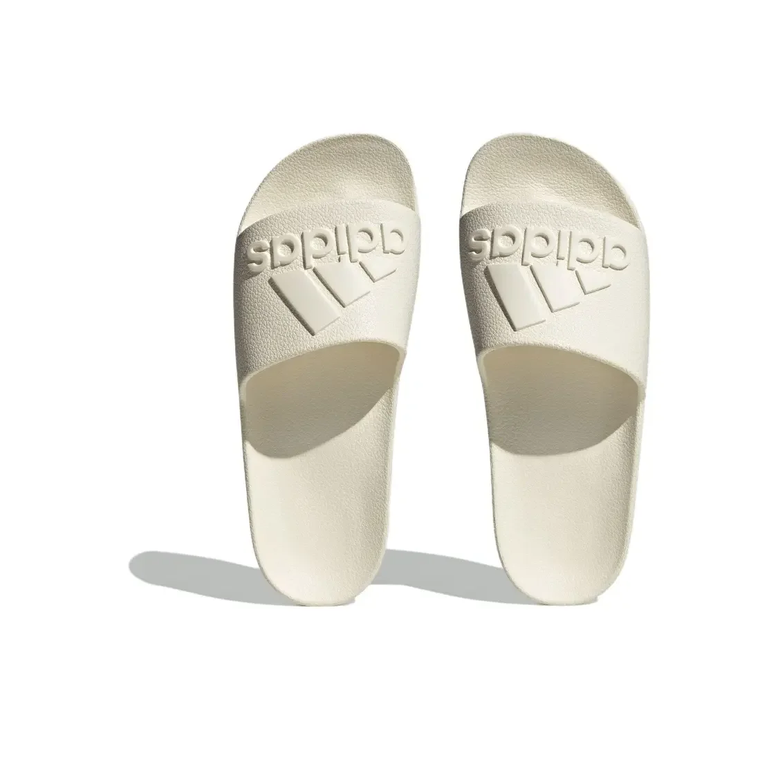 

Adidas Adilette Aqua Цельные нескользящие и износостойкие тапочки на резиновой подошве такие же для мужчин и женщин.