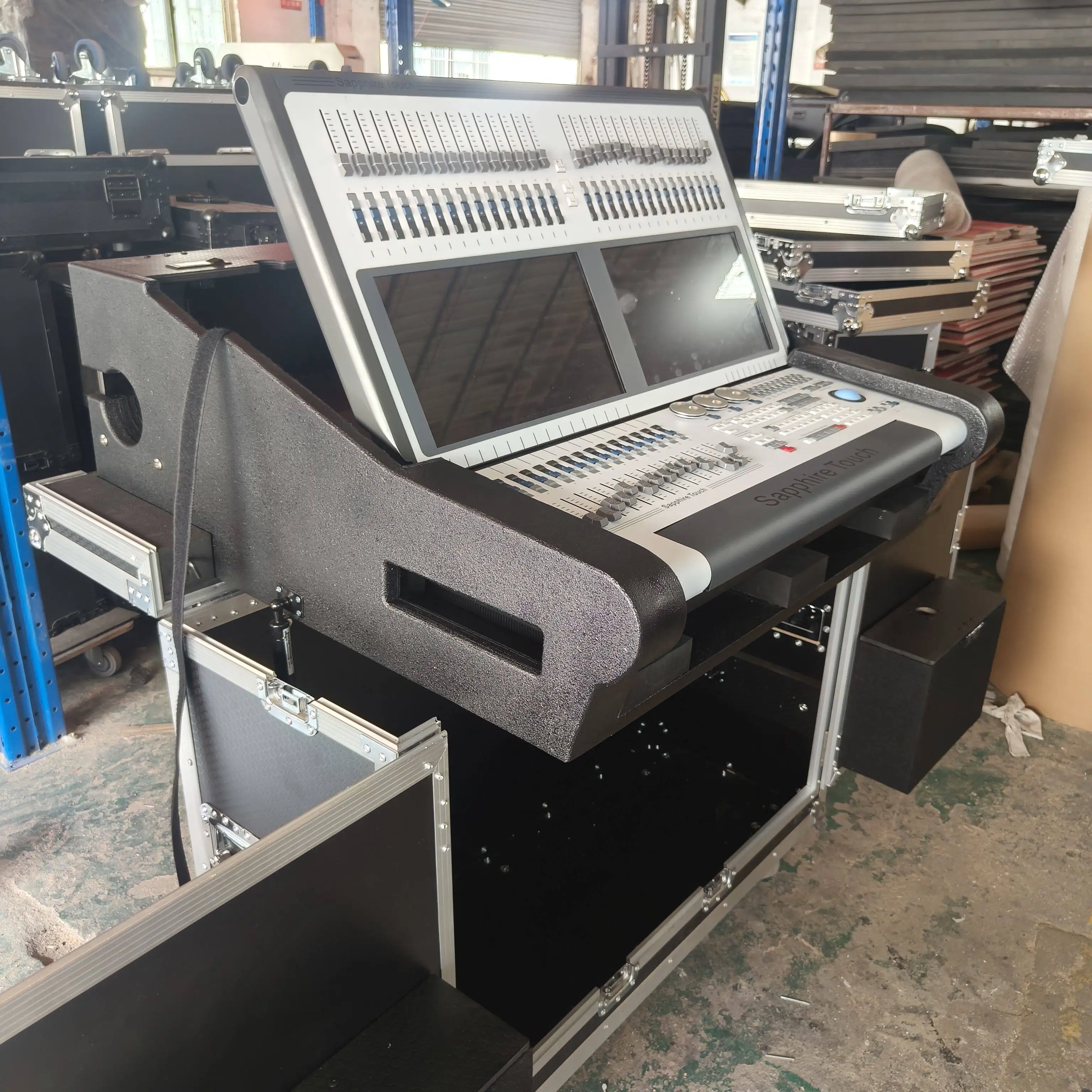 Avolites Sapphire Touch lighting stand, flight case, hydraulic case, shockproof performance case