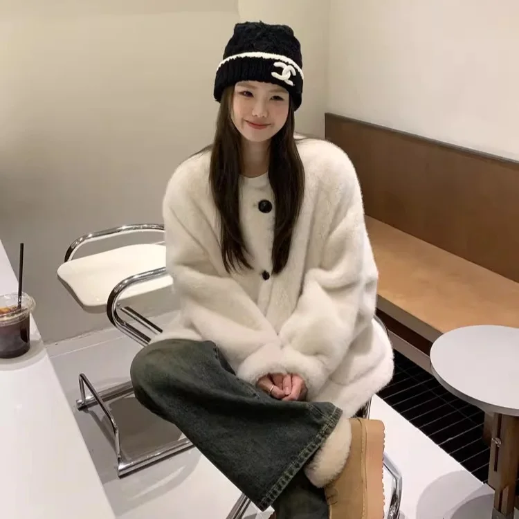 

Шуба с искусственным норковым бархатным воротником, женское пальто в молодом стиле, короткий стиль из норки, зима 2025 года, экологически чистый мех, продвинутая мода Wh31