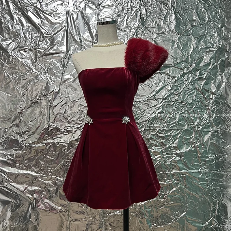 Ele Velvet One-Piece Wrap Dr mit Handschuhen und Fellmaul für den Abend Par High-End-Pelzbustier von Lady Name