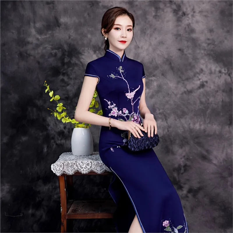 A modified cheongsam slit long evening dress with Chinese embroidery for model catwalk performances