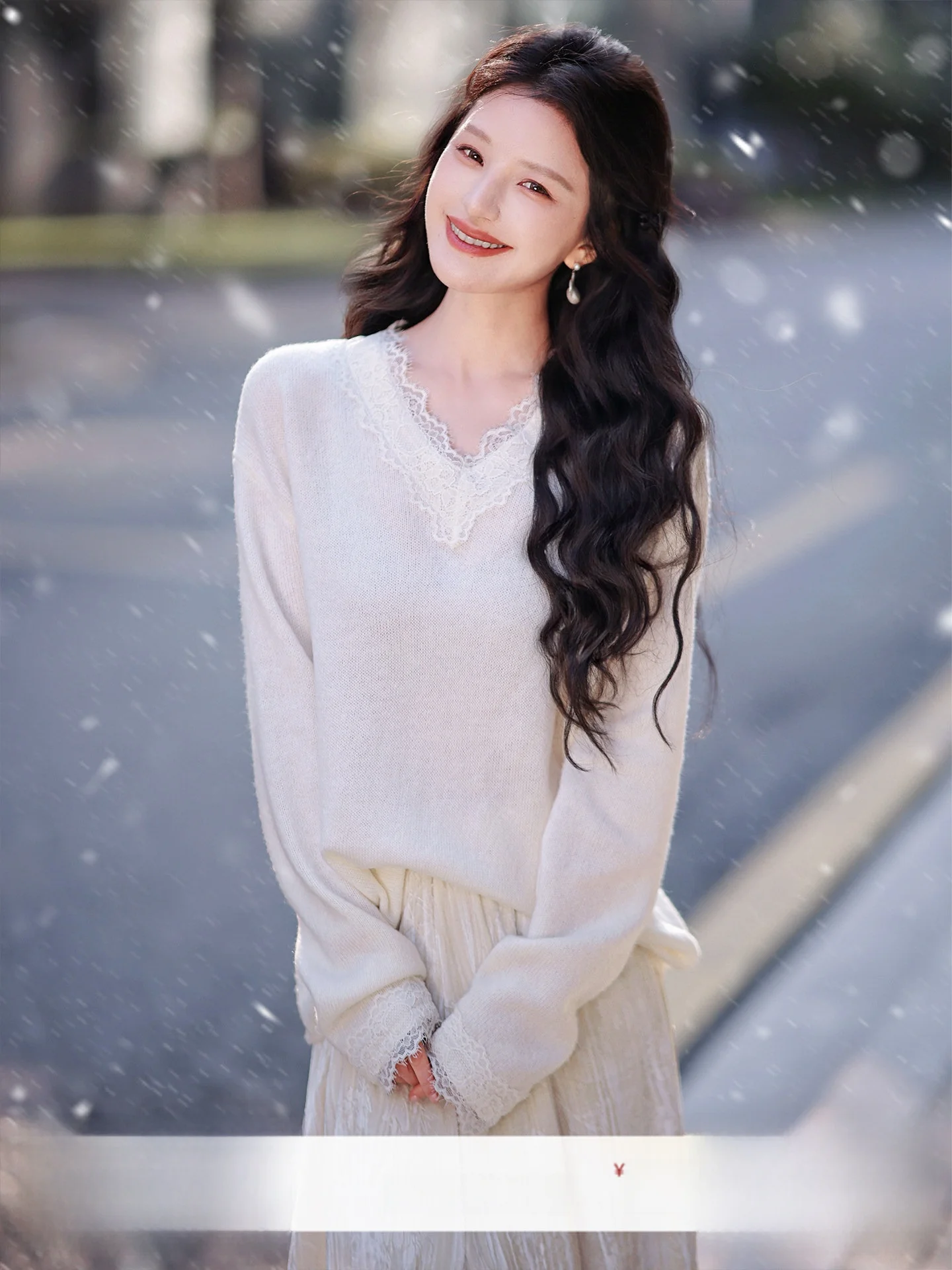 

Женский вязаный топ с V-образным вырезом, вставками из перьев и шерсти, кружевными элементами, на белой основе, мягкий, удобный, повседневный, свободного кроя