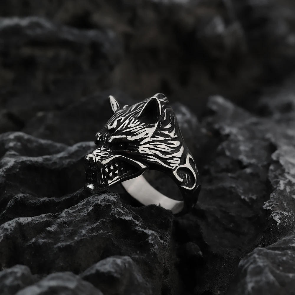 Men\'s retro stainless steel ring domineering personality grassland wolf titanium steel ring jewelry wholesale