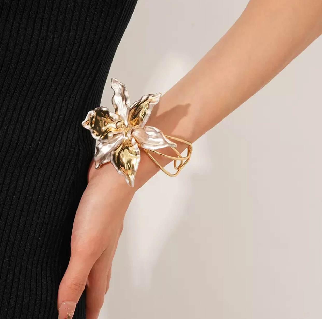 Floral-Lipped Bracelet, European and American Style, Exaggerated and Versatile, Luxurious and High-End, Women's Accessory