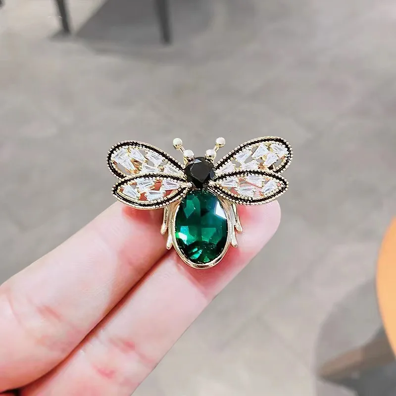 1/2Pcs Korean Temperament Fashion Bee Brooch for Women Rhinestone Trendy Botany Brooch Coat Dress Lapel Pins Wedding Party Gifts