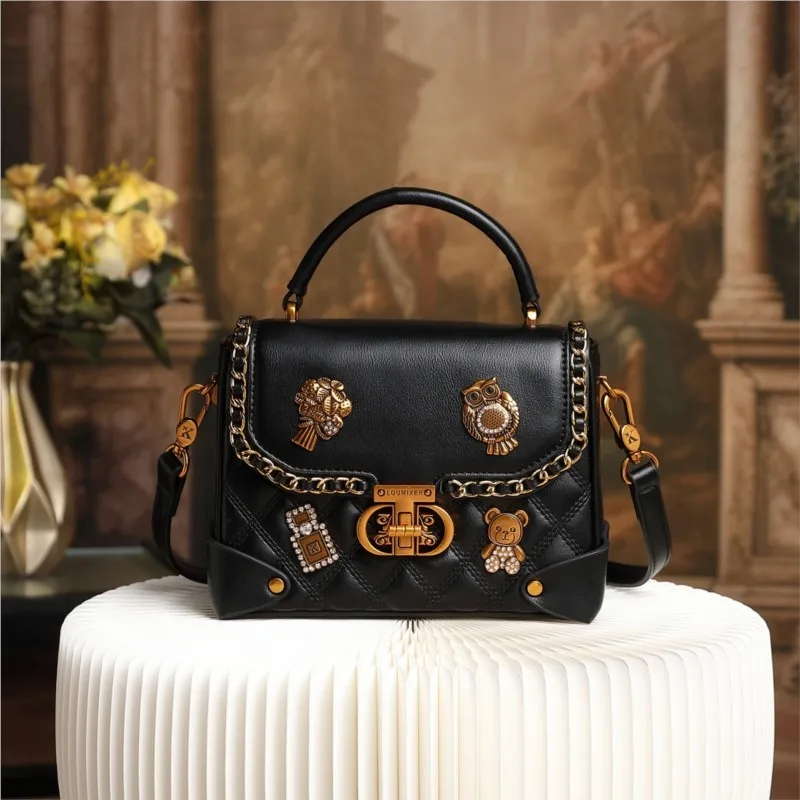 Fashion diamond grid handbag for women, 2026 autumn and winter new badge decoration chain shoulder crossbody bag, versatile