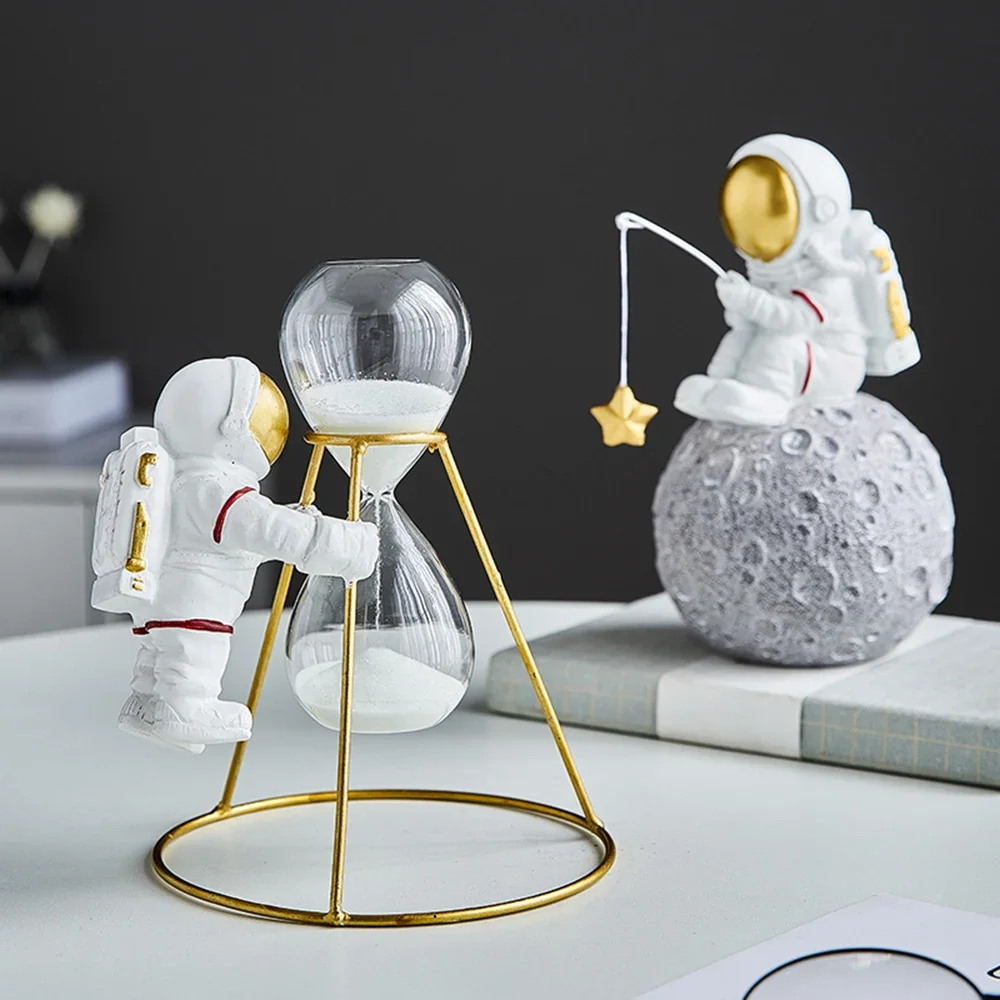 Artistic Decoration Astronaut Model Resin Small Ornaments Home Modern Room Desktop Decoration Ornaments Gift for Boyfriend