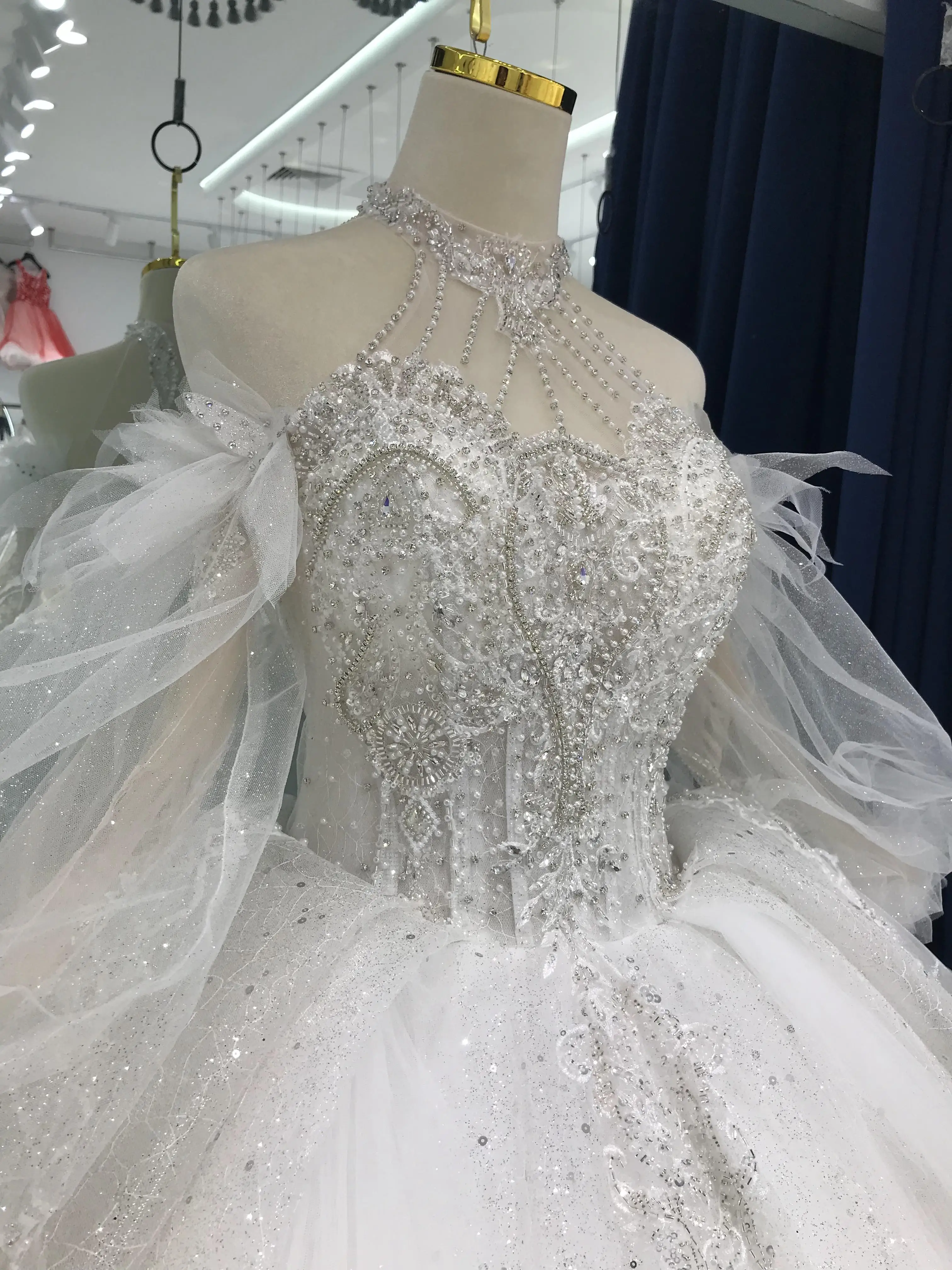 Kisswhite Bridal Xlove Collection dostosowana koronkowa kryształowa suknia balowa z odkrytymi ramionami luksusowa suknia ślubna z długimi rękawami