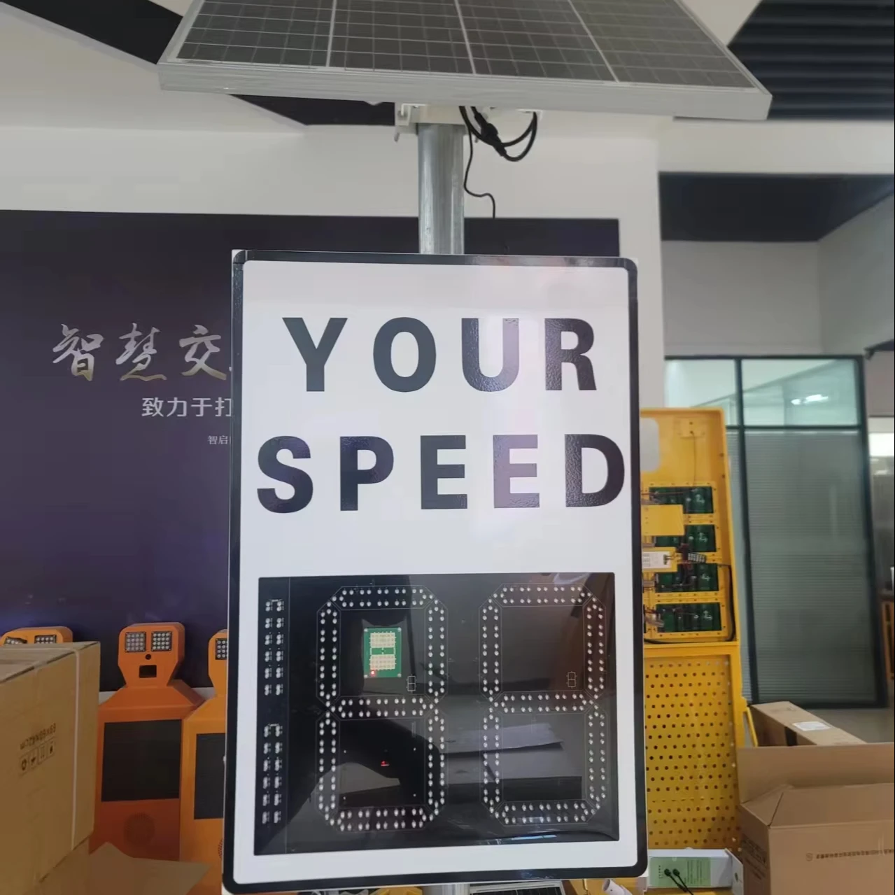 Speed Detector Solar Traffic Control Signs for Roadway Safety Highways Use IP68 Protection LED Lights