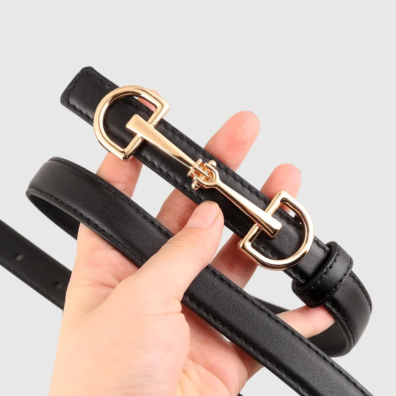 レディース牛革ベルト、トップレイヤー細ベルト、シンプルカジュアル細ベルト、馬蹄バックル、多用途トラウザーズベルト
