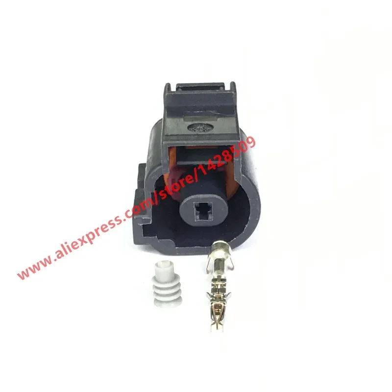 1 Pcs 1 Pin Automotive Engine Oil Sensor Connector 1J0973701A 42123100 For VW Magotan Sagitar