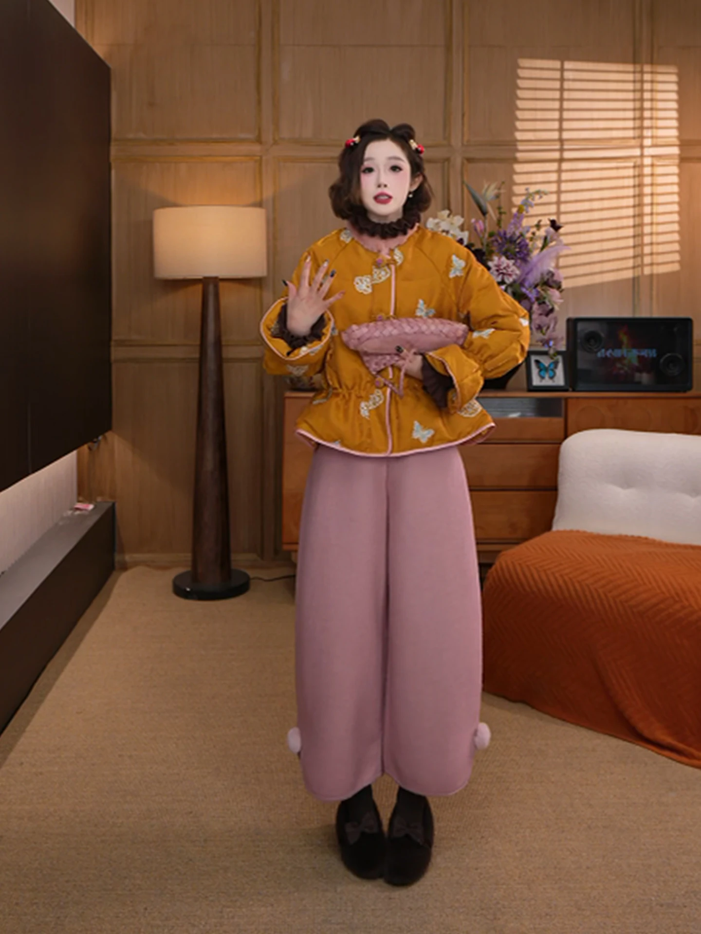 

Пуховик Yolo Gold Tead с вышивкой и отделкой из кроличьего меха, наполнитель из белого гусиного пуха 90%, теплоизоляция, стандартный крой, женское пальто