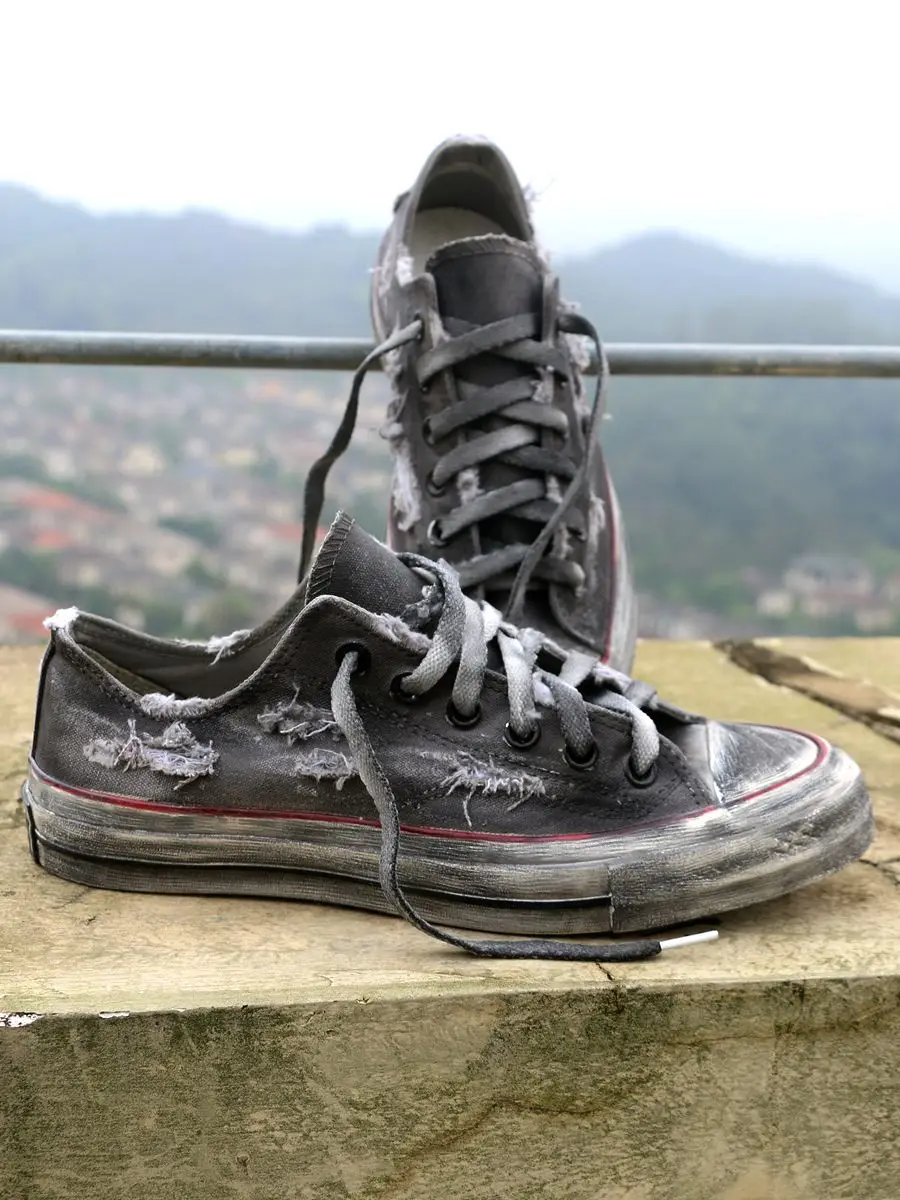 

Обувь унисекс, удерживающая боевую обувь 2025 года, дымчатая винтажная обувь для нищих, летние рваные модные парусиновые кроссовки на заказ