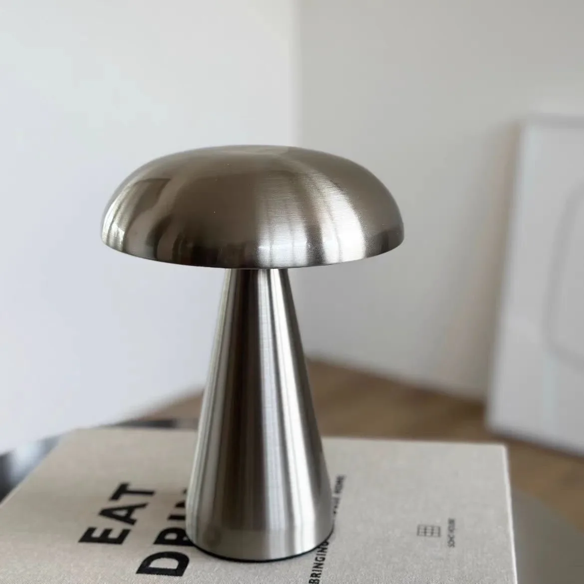 

2025 Newest USB Charging 3-color Light Metal Mushroom Table Lamps Clear Desktop Atmosphere Light Interior Decoration Retro HOT