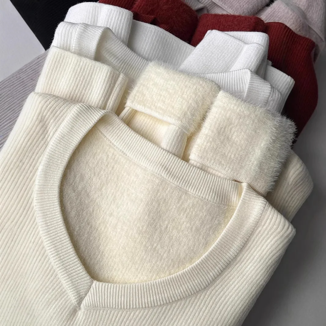 

Large size velvet thickened knitted bottoming shirt versatile autumn and winter new V-neck warm sweater with female slim
