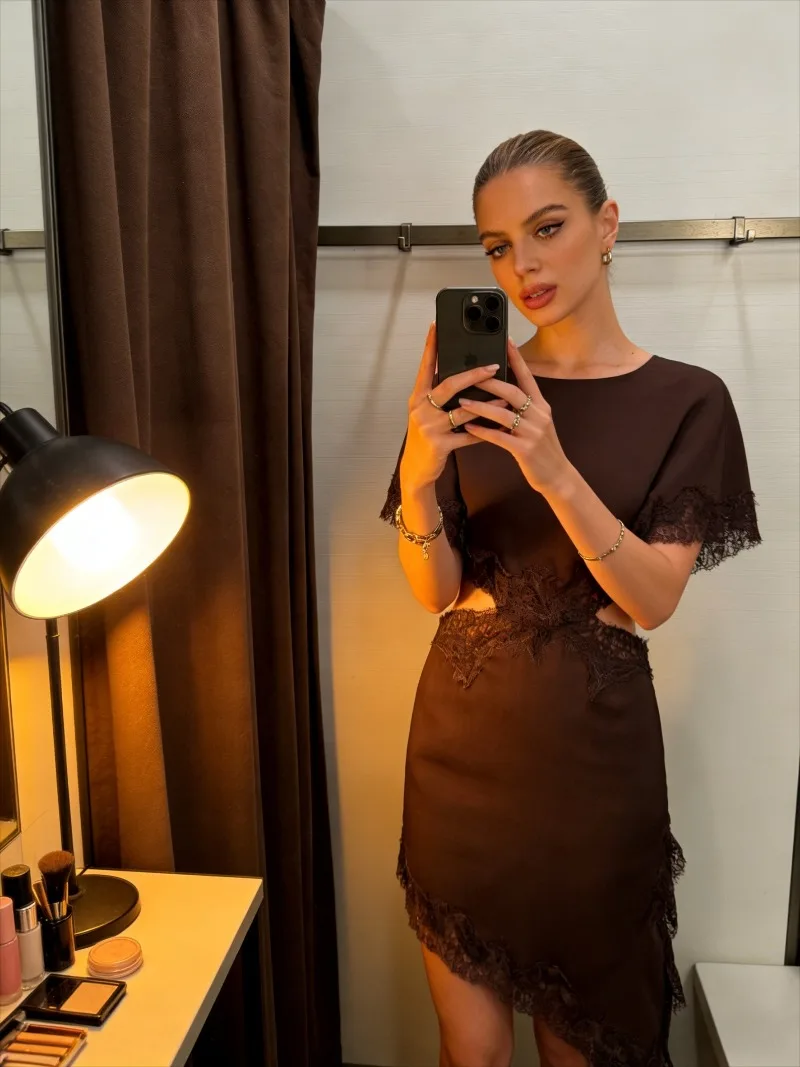 Damska ażurowa sukienka mini z koronką, nieregularny krój, nowa kolekcja 2026, seksowny, odkryty krój, koronkowe wstawki, elegancka sukienka na imprezę.