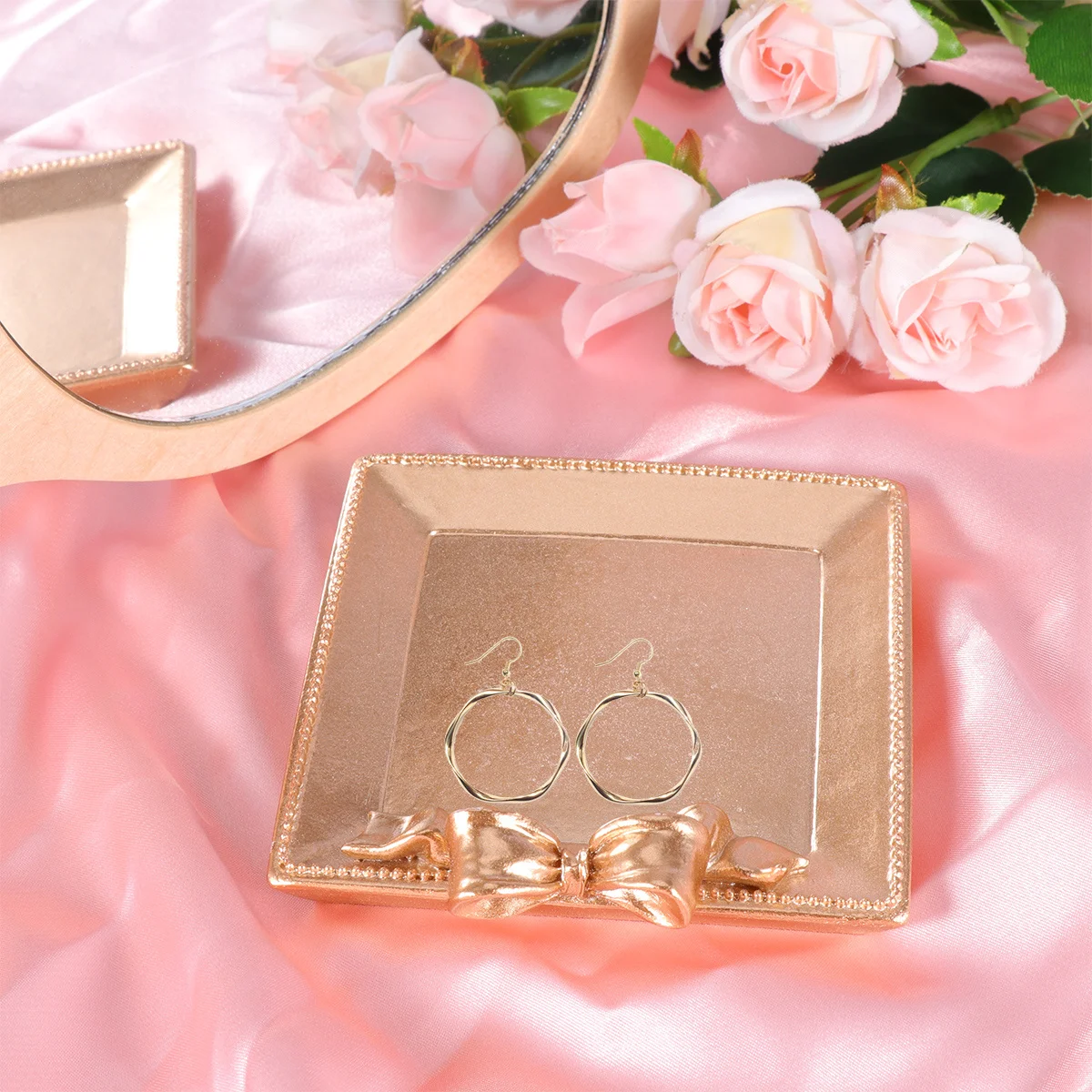 

2pcs Golden Resin Jewelry Storage Tray Creative Bowknot Jewelry Plate Earring Storage Dish Clip Ring Holding Plate (Square and R