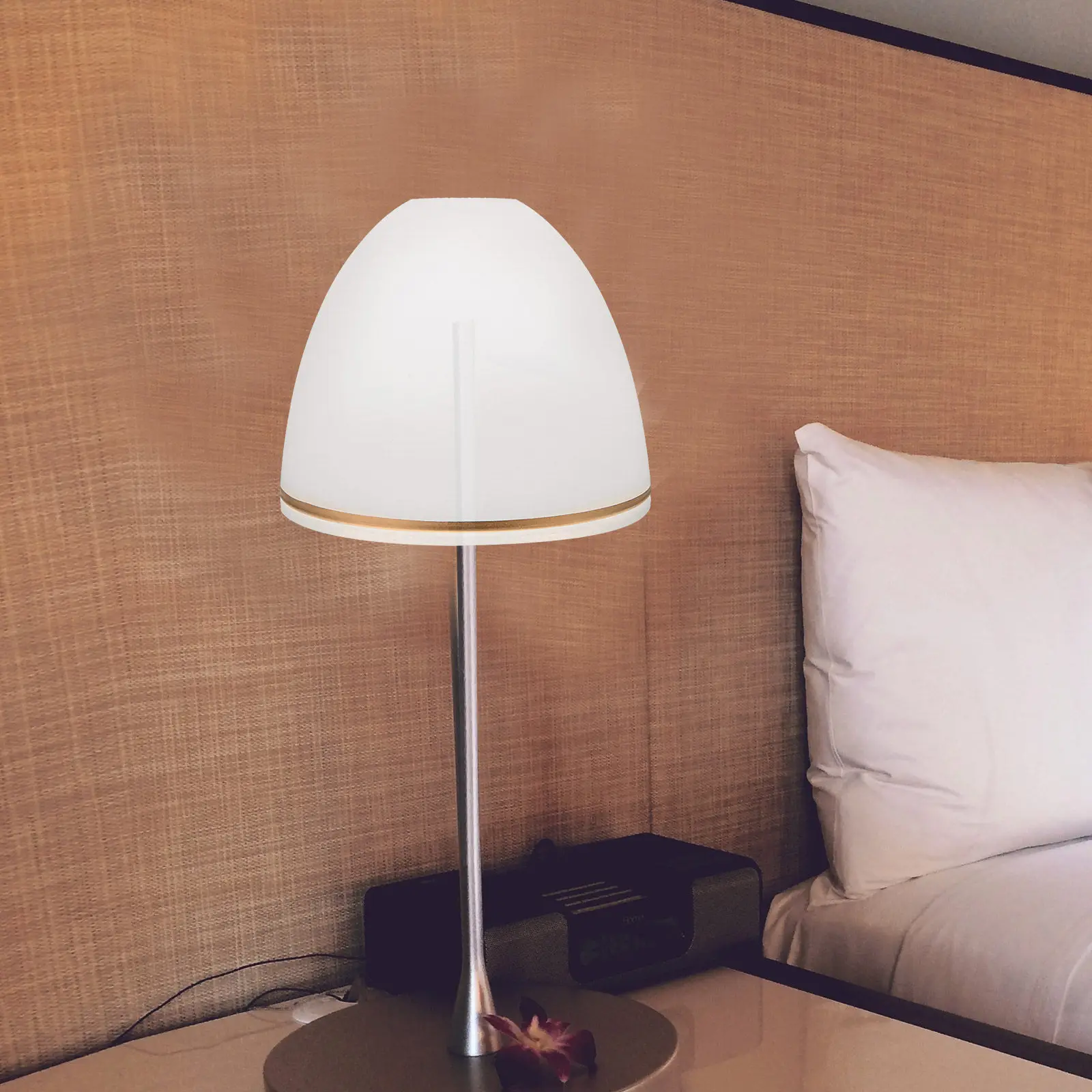 

Прозрачный стеклянный плафон для подвесного светильника: современный, простой дизайн, легкая установка, декоративный элемент для потолочного освещения