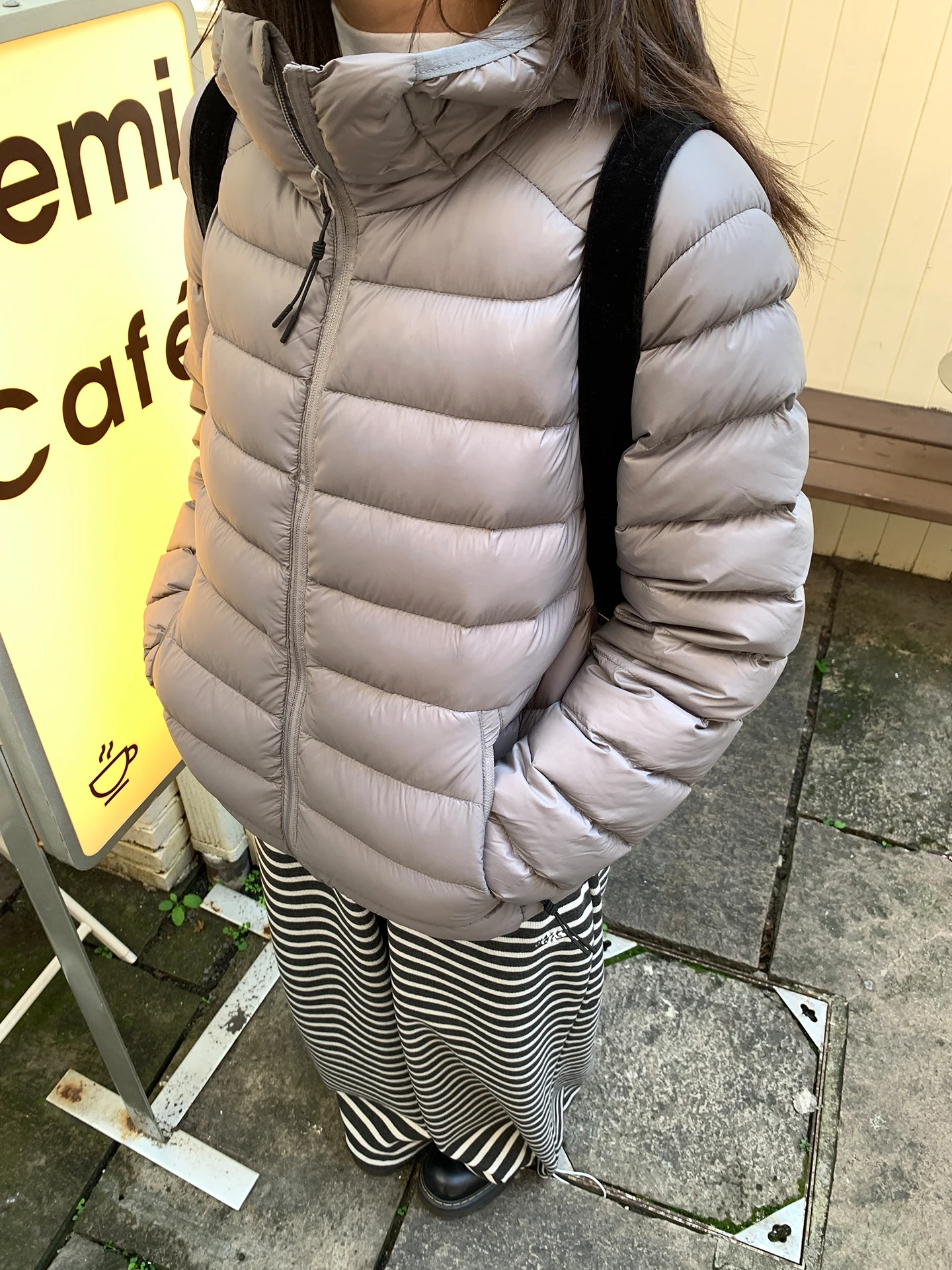 

NIDEBLA Korean Sle Light Thin Girl's Du down Jaet with Hood 90% White Du Feather Warm Spor Slimming Outerwear