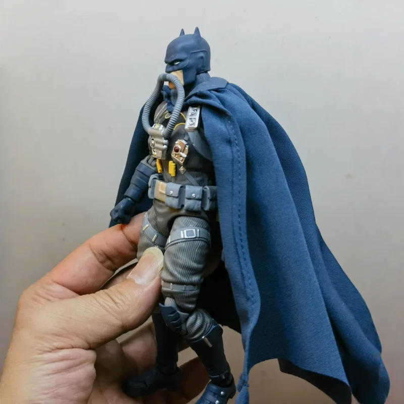 in stock MEDICOM MAFEX 166 Stealth Jumper Batman Action Figures Batman Anime Figure Giocattoli per ragazzi Bambola mobile da 6 pollici