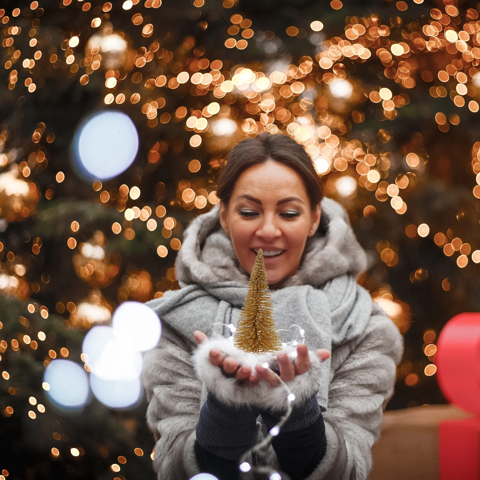 

12Pcs Mini Christmas Trees Miniature Pine Trees Wood Plastic Materials Snowflake Effect Home Office Tabletop Decorations Xmas